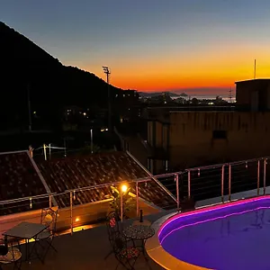  Bed & Breakfast Townhouse Piraino